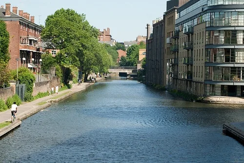 Regents Canal in London Photo: Davide Simonetti on Flickr