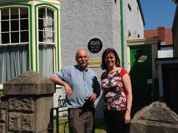 Heather with Geoff Hadden, owner of the Dylan Thomas Birthplace at 5 Cwmdonkin Drive Photo: Heatheronhertravels.com
